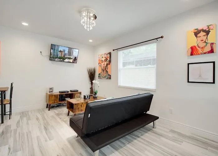 Modern Bayshore Home 44