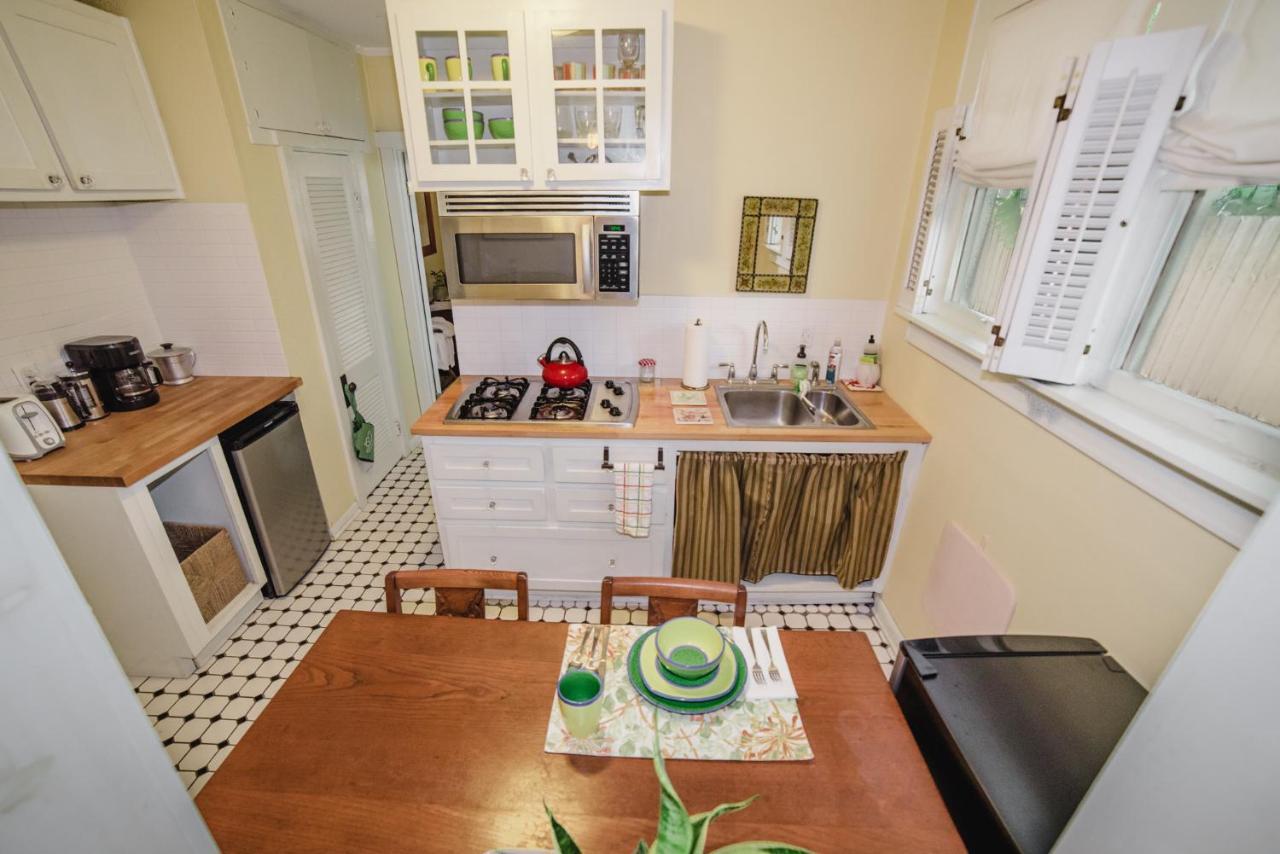 Charming 1923 At Erehwon Retreat Holiday home Tampa