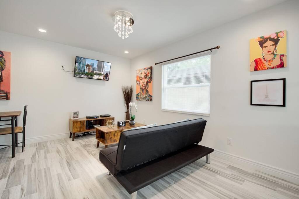 Modern Bayshore 44