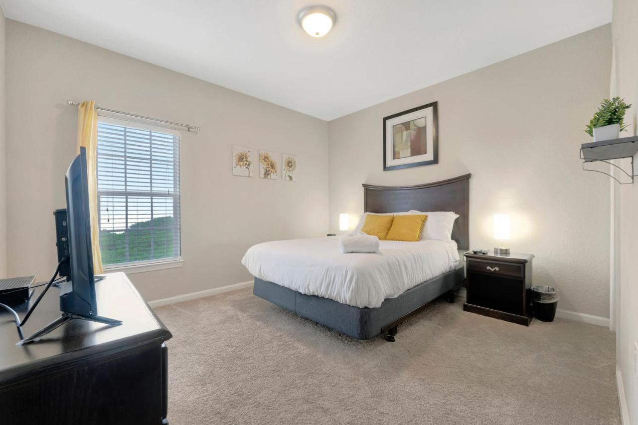 Tropical 3br Suite-2 Style Pools-5 Mil To Bay-gym-close To Tampa