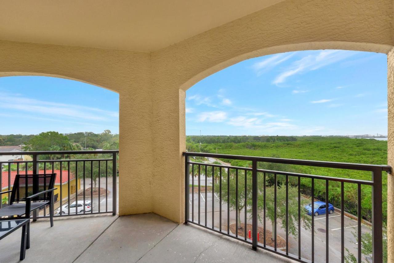Tropical 3br Suite-2 Style Pools-5 Mil To Bay-gym-close To Tampa