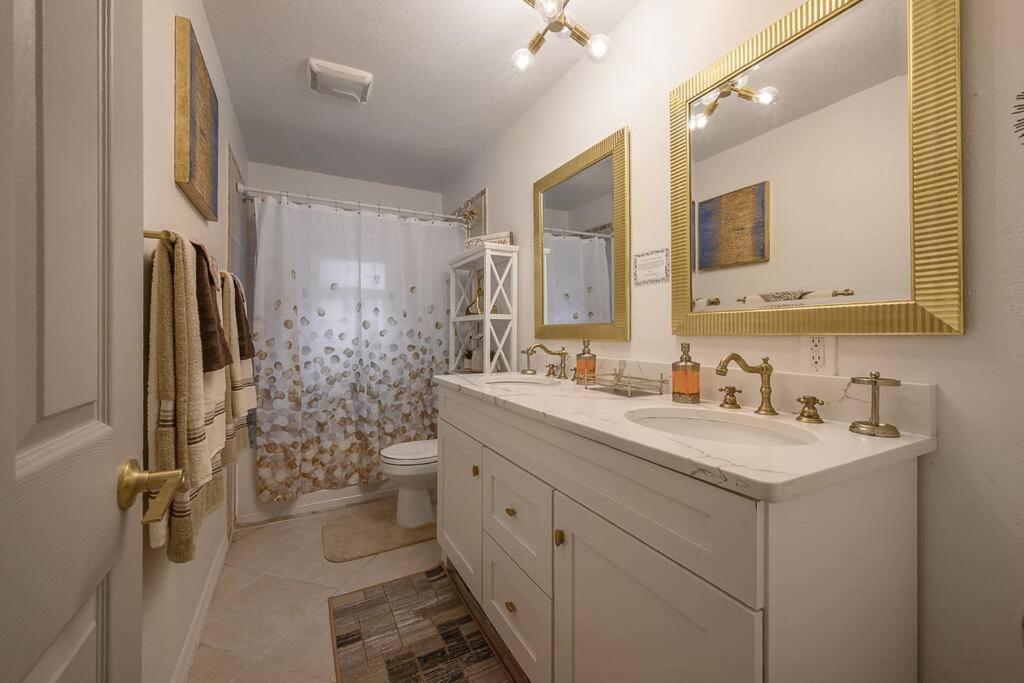 Golden Greek Getaway Chic House In Heart Of Holiday home Tampa