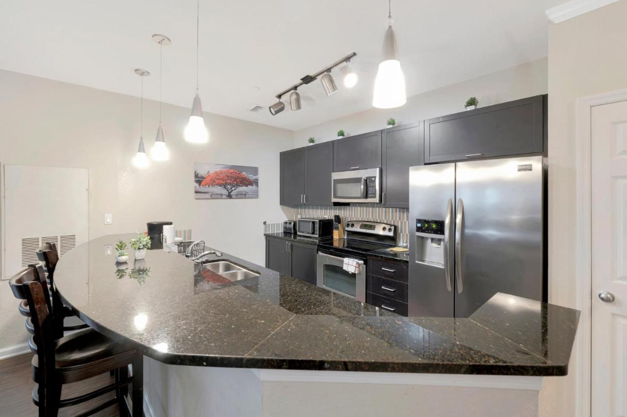Tropical 3br Suite-2 Style Pools-5 Mil To Bay-gym-close To Apartment *