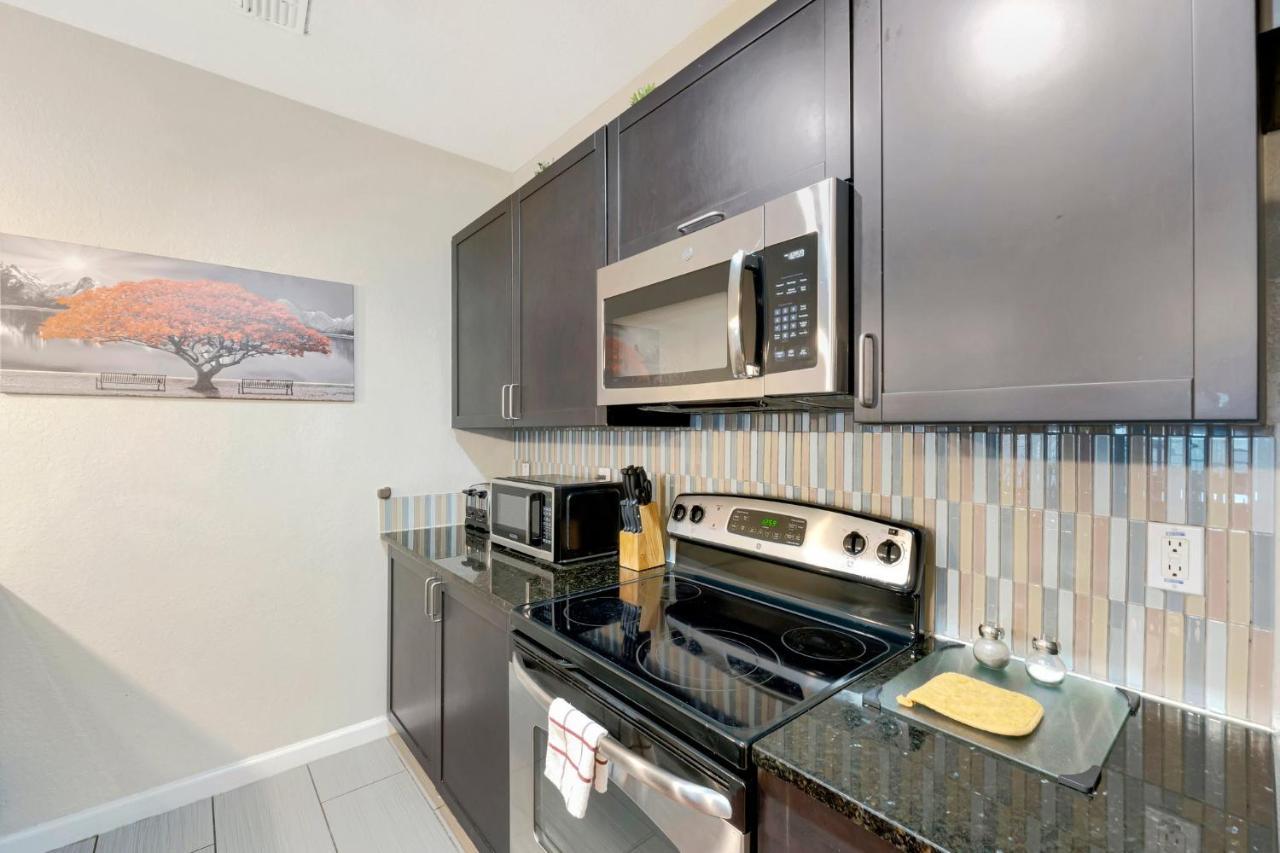 Tropical 3br Suite-2 Style Pools-5 Mil To Bay-gym-close To * Tampa