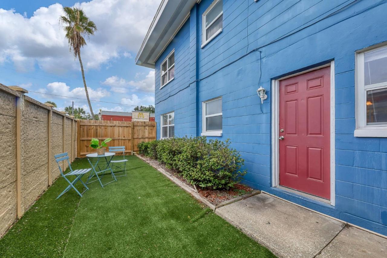 Great Location With Large Garden 2br Apt * Tampa