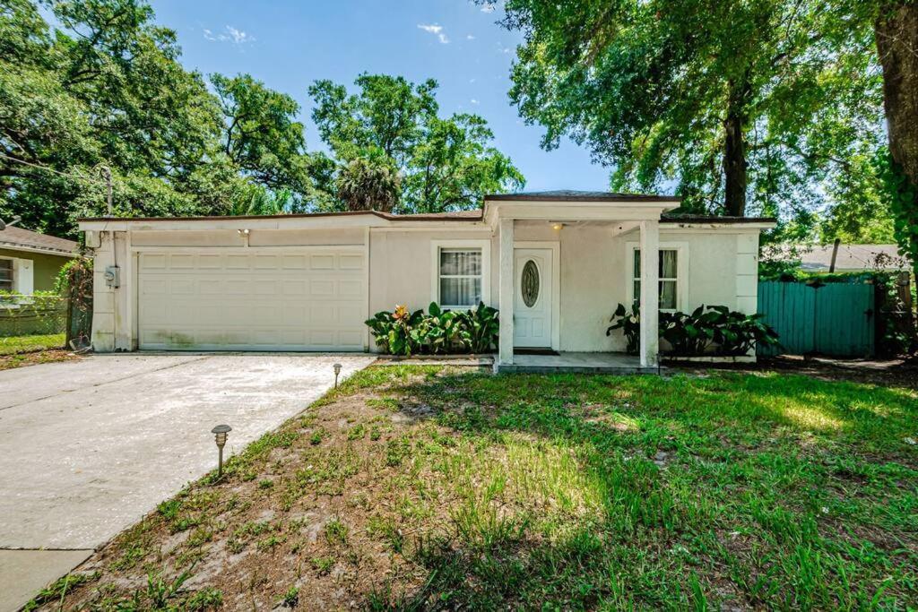 Beautiful Pool House In Old Seminole Heights! Holiday home