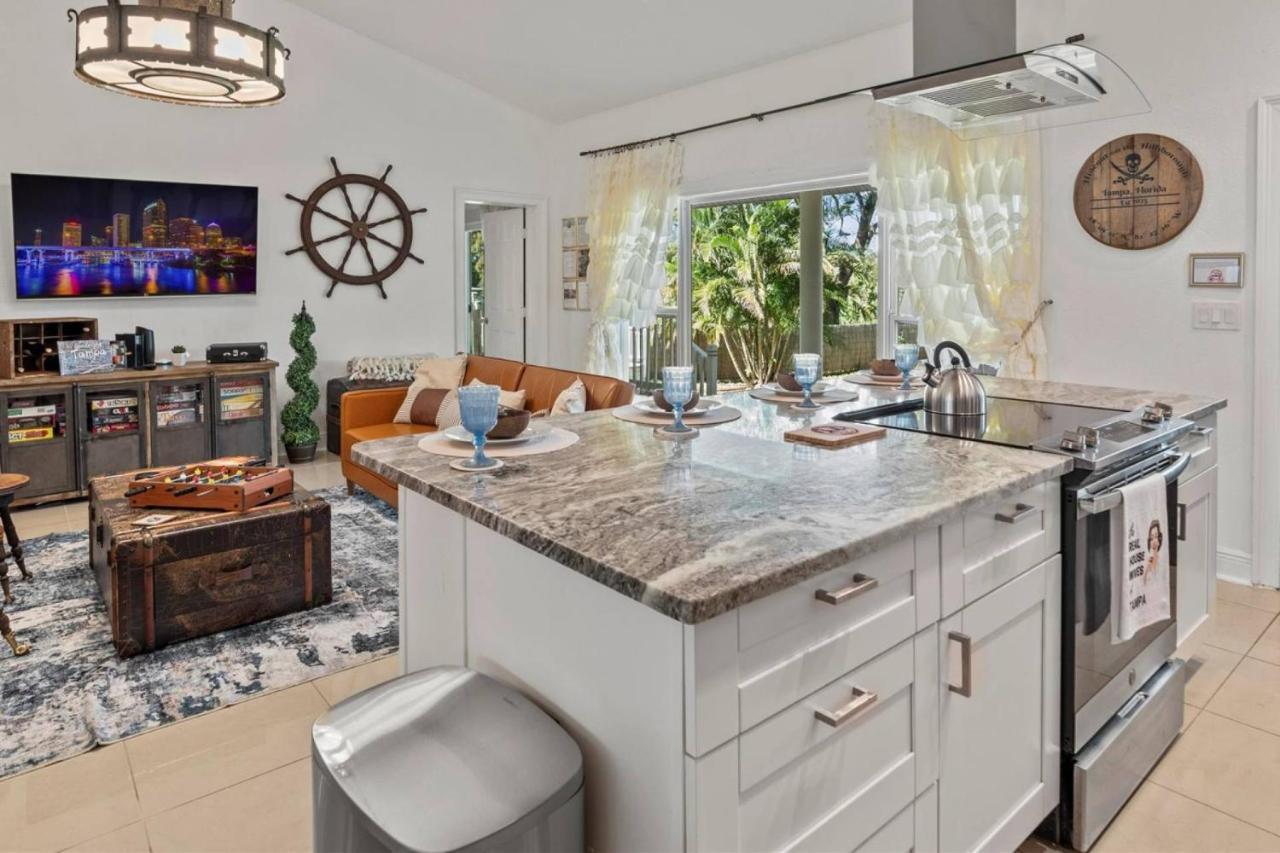 Holiday home Hideout On The Hillsborough Is A Gorgeous Renovated 3br Pet Friendly On The Hillsborough River Located In The North End Of Seminole Heights *