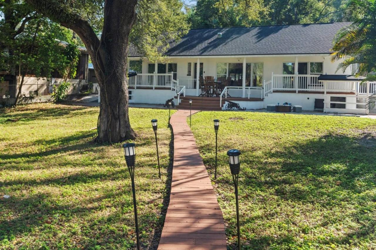 Hideout On The Hillsborough Is A Gorgeous Renovated 3br Pet Friendly On The Hillsborough River Located In The North End Of Seminole Heights Holiday home