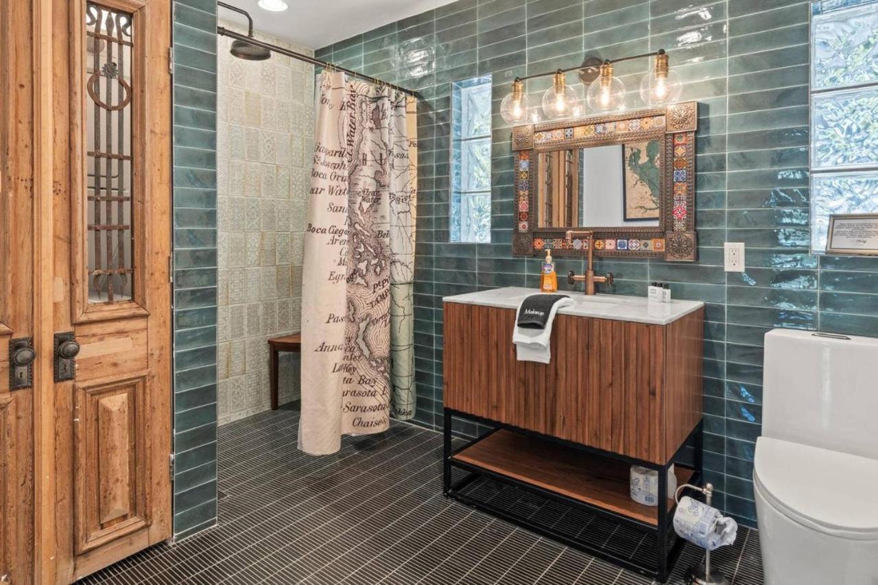 Hideout On The Hillsborough Is A Gorgeous Renovated 3br Pet Friendly On The Hillsborough River Located In The North End Of Seminole Heights * Tampa