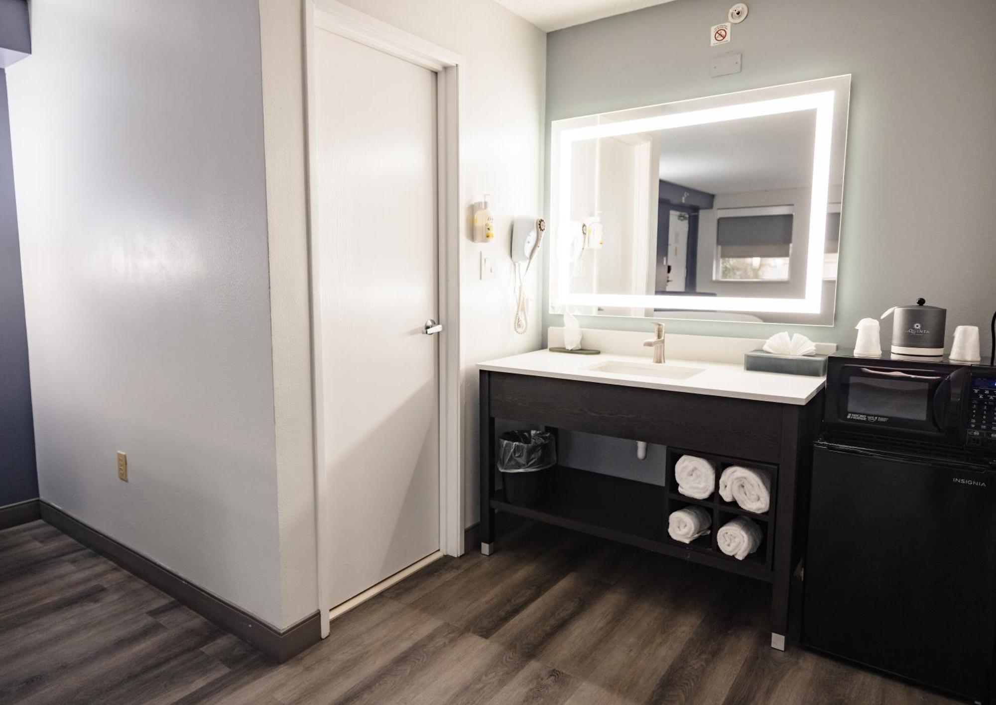 La Quinta By Wyndham Near Busch Gardens 3*