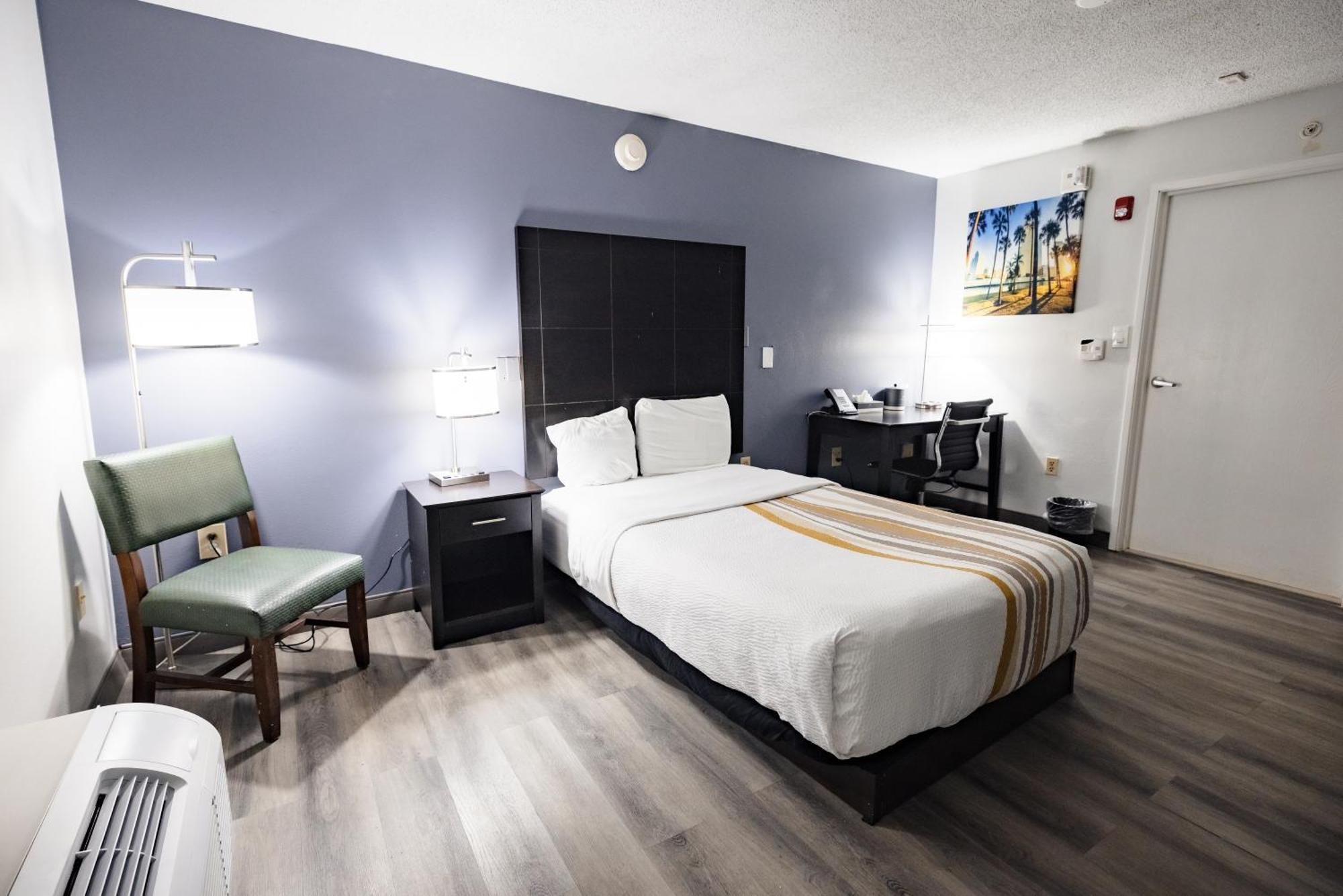 La Quinta By Wyndham Near Busch Gardens Hotel