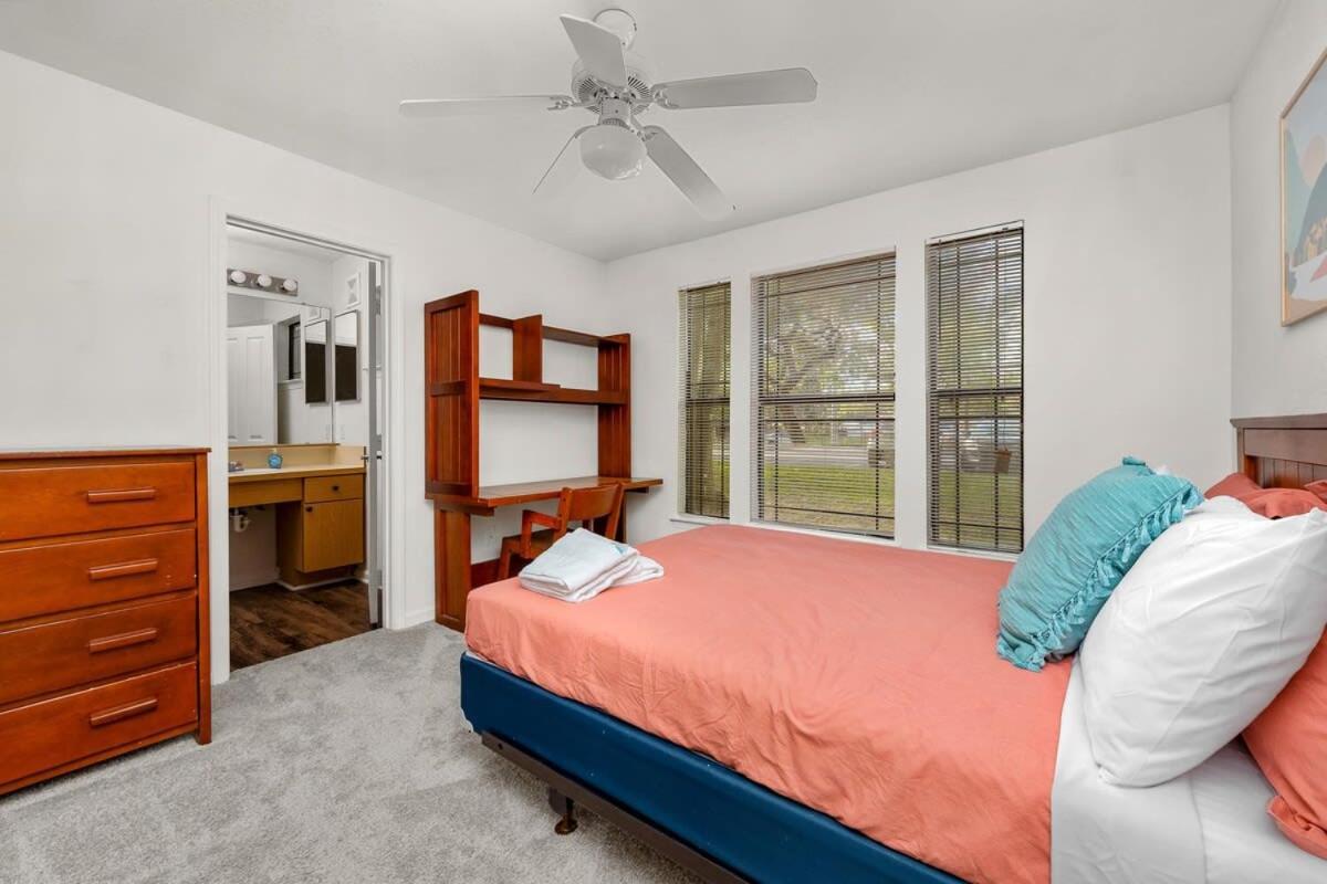 4bd 2 Mi To Usf Free Pool + 24 Hour Gym * Tampa