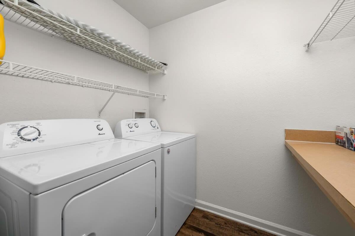 4bd 2 Mi To Usf Free Pool + 24 Hour Gym Tampa