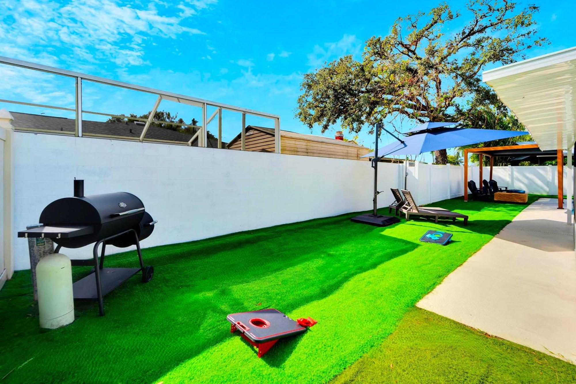 Sleeps 17! & Heated Pool, 10 Minutes To Attraction! *