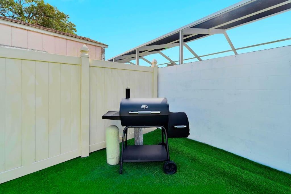 Holiday home Sleeps 17! & Heated Pool, 10 Minutes To Attraction! *