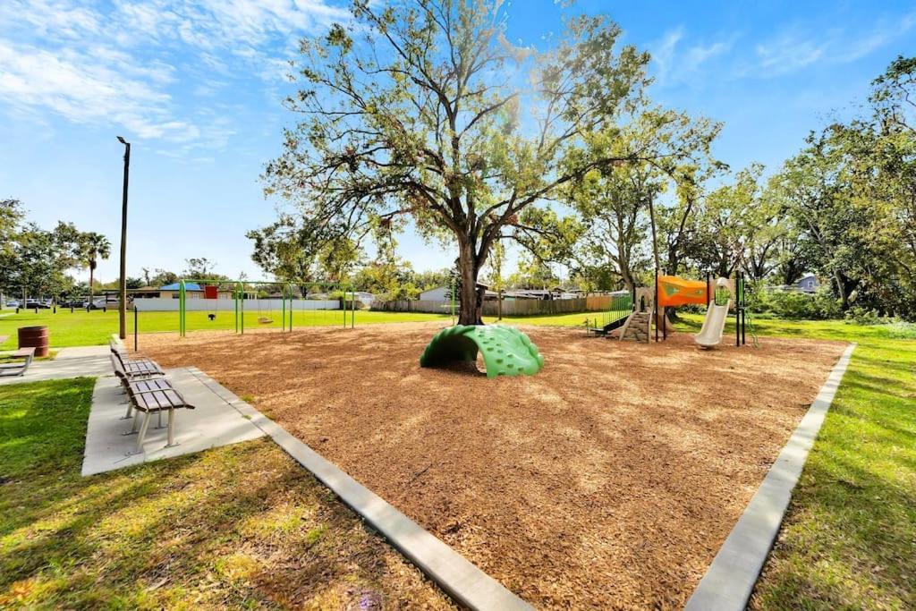 Sleeps 17! & Heated Pool, 10 Minutes To Attraction! * Tampa