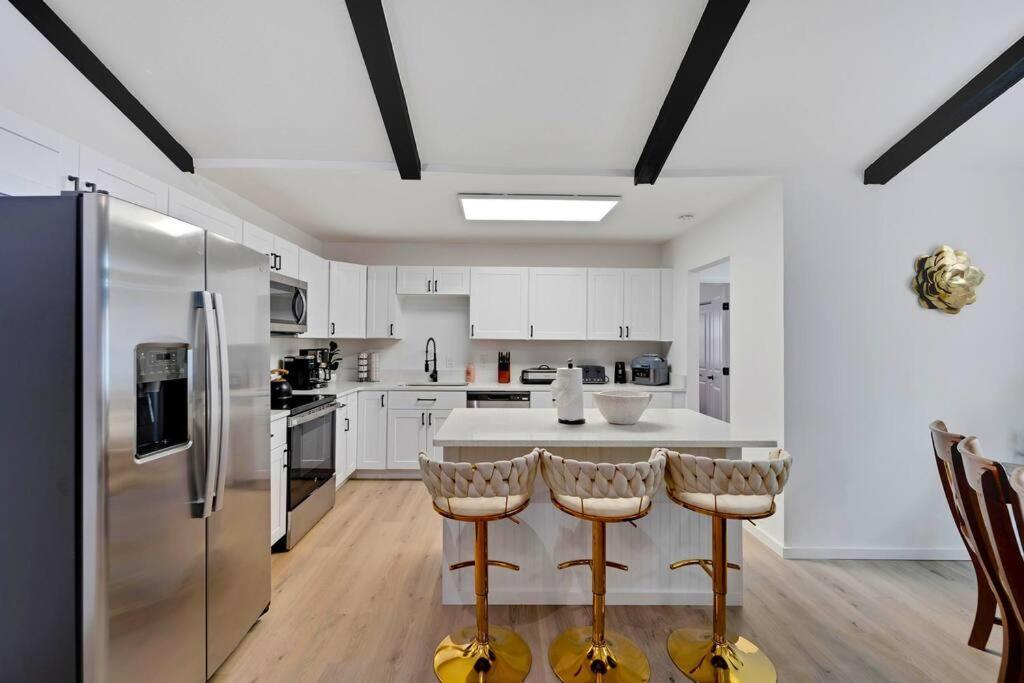 Sleeps 17! & Heated Pool, 10 Minutes To Attraction! * Tampa