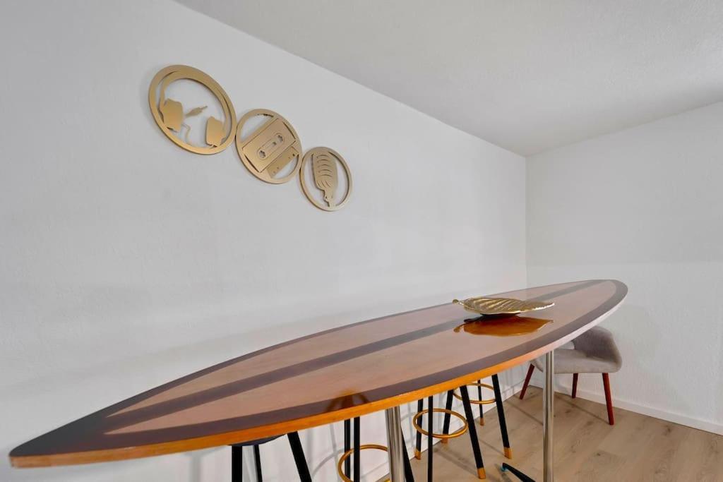 Sleeps 17! & Heated Pool, 10 Minutes To Attraction! Holiday home *