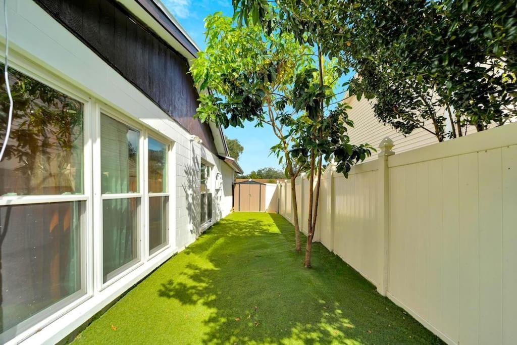 Sleeps 17! & Heated Pool, 10 Minutes To Attraction! Holiday home *