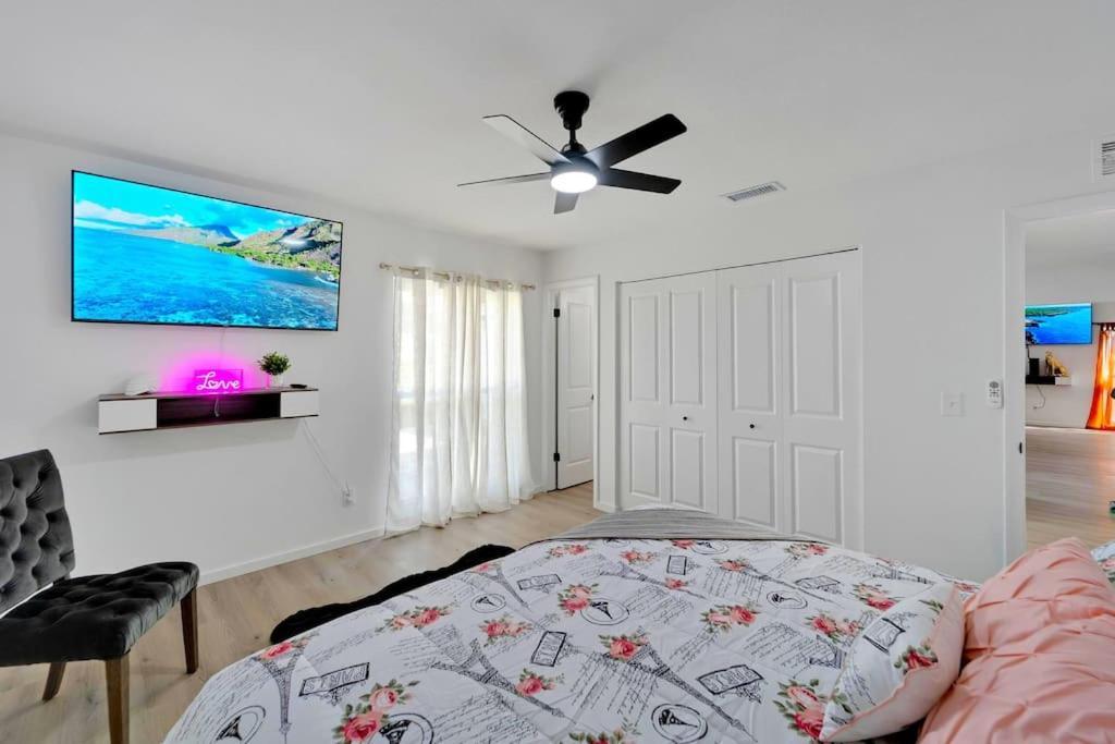 Sleeps 17! & Heated Pool, 10 Minutes To Attraction! Tampa