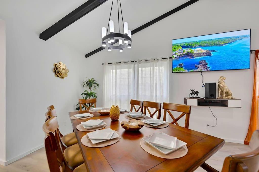 Sleeps 17! & Heated Pool, 10 Minutes To Attraction! * Tampa