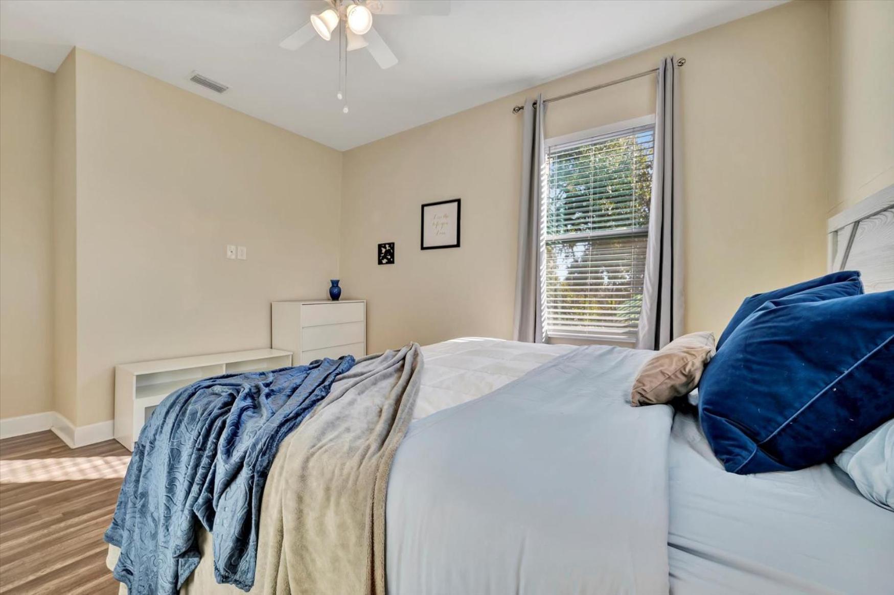 Holiday home Perfect Location - Free Parking *