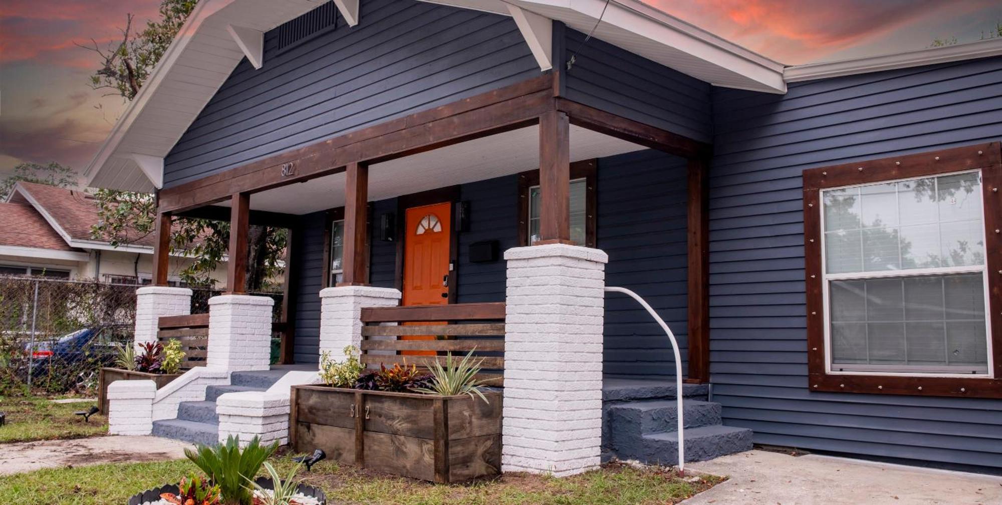 Downtown 4br W Outdoor Living Has Power Holiday home *