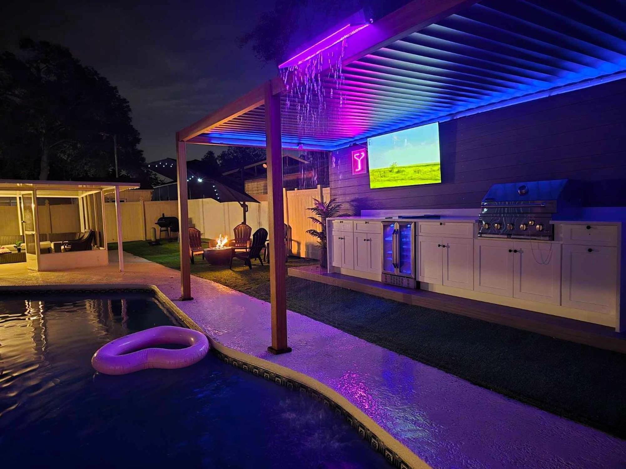 Holiday home Sleeps 17! & Heated Pool, 10 Minutes To Attraction! Tampa