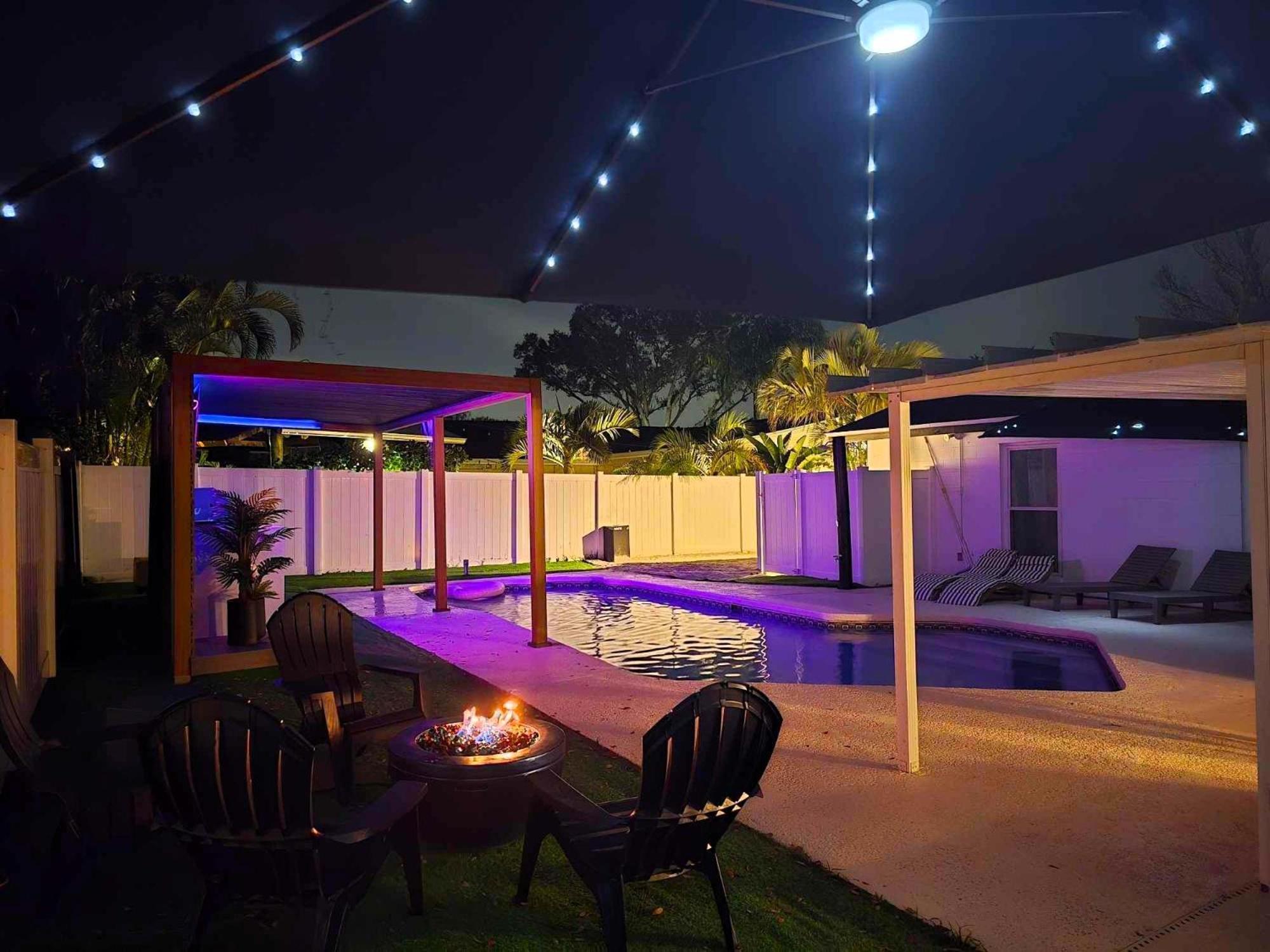 Sleeps 17! & Heated Pool, 10 Minutes To Attraction! Tampa