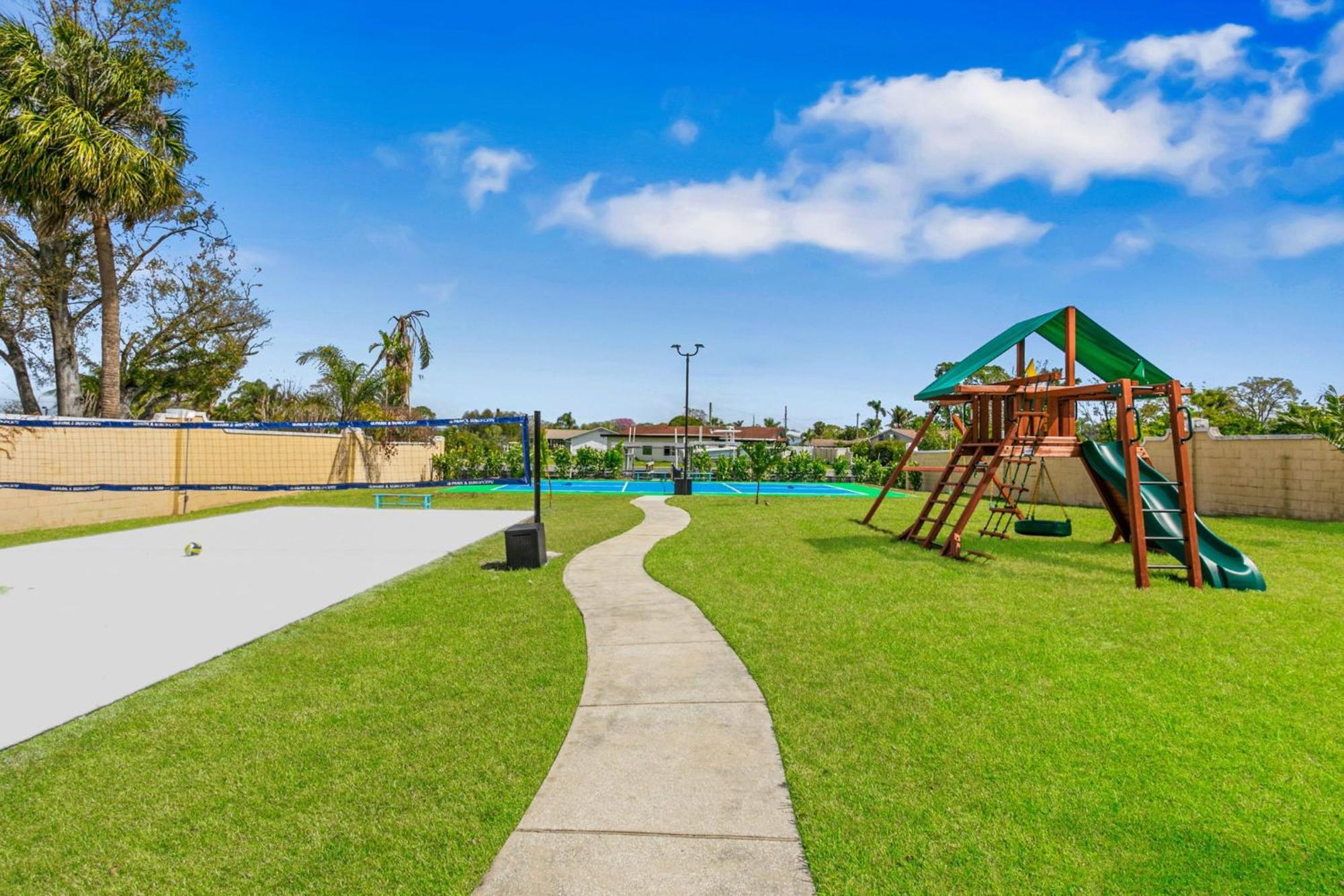 Holiday home 6br Family Escape-pool Sports Courts Game *