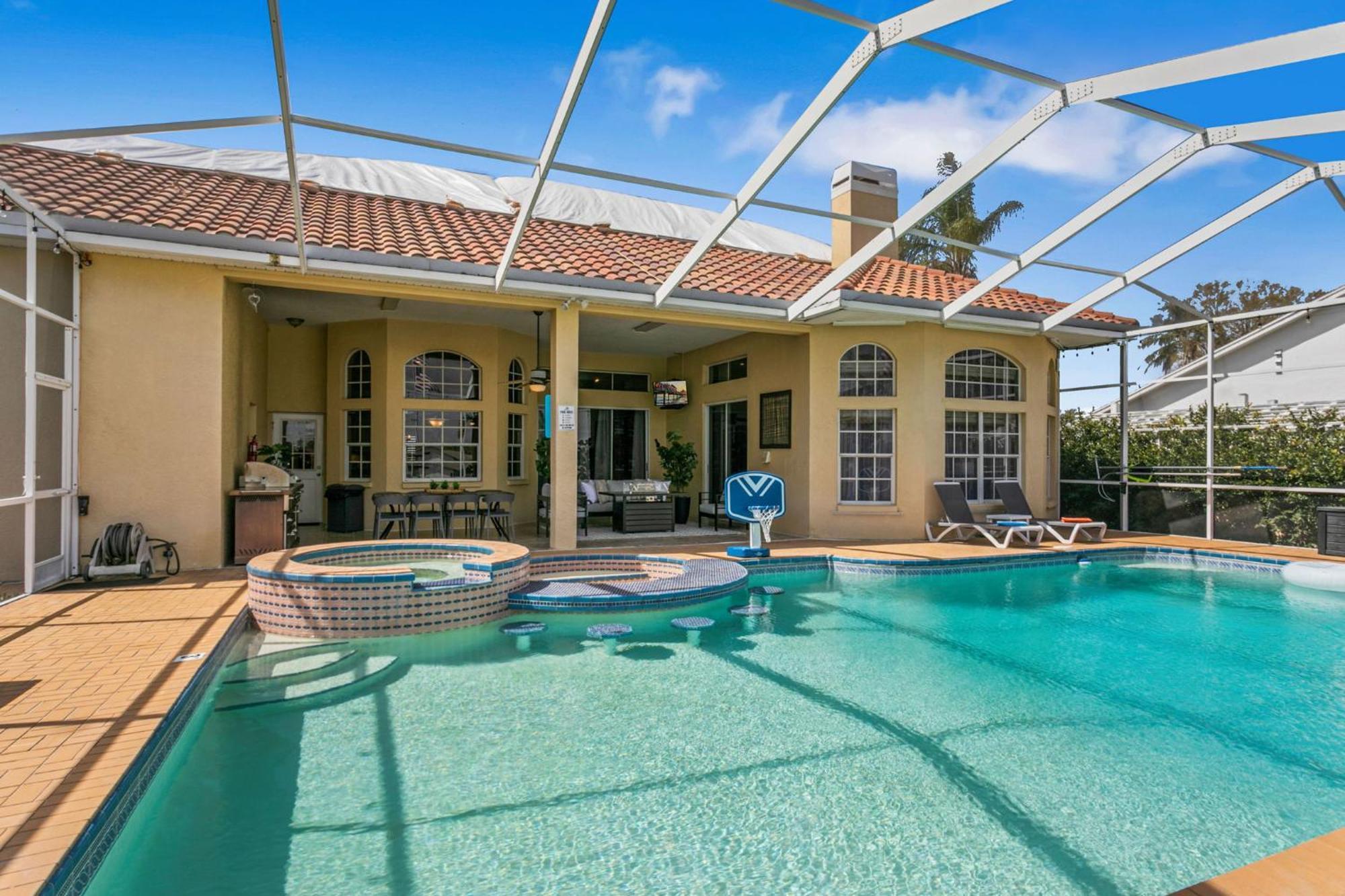 6br Family Escape-pool Sports Courts Game Holiday home *
