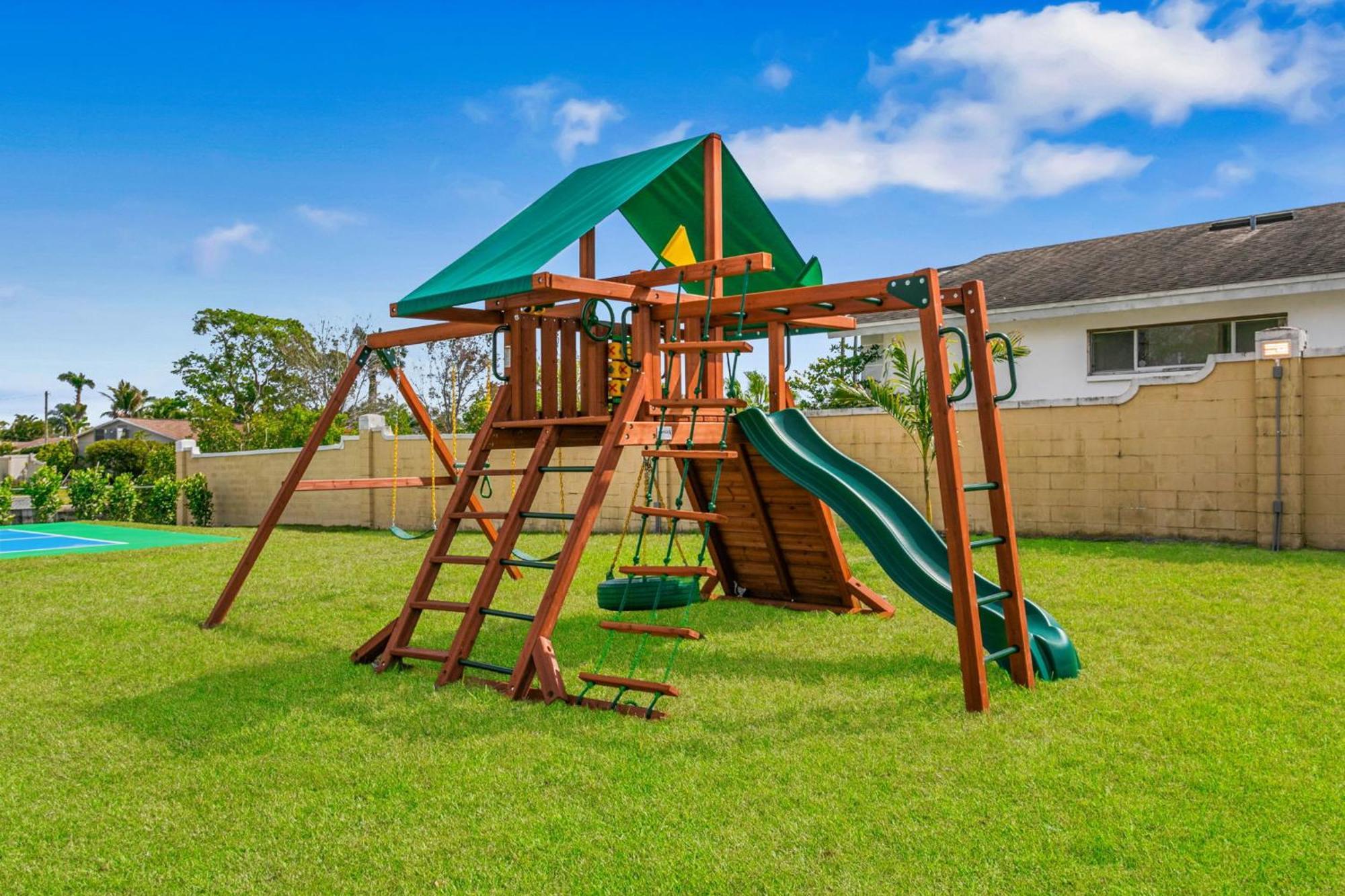 6br Family Escape-pool Sports Courts Game * Tampa