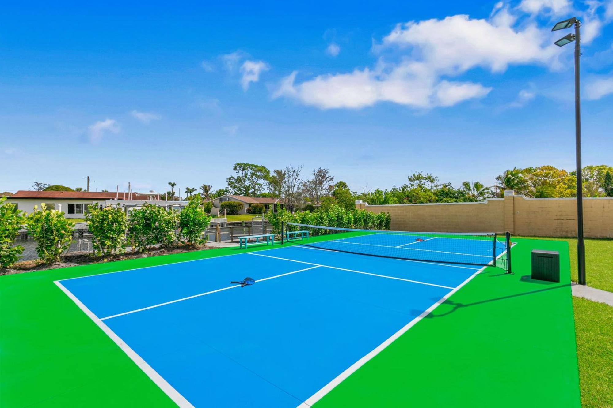 6br Family Escape-pool Sports Courts Game * Tampa