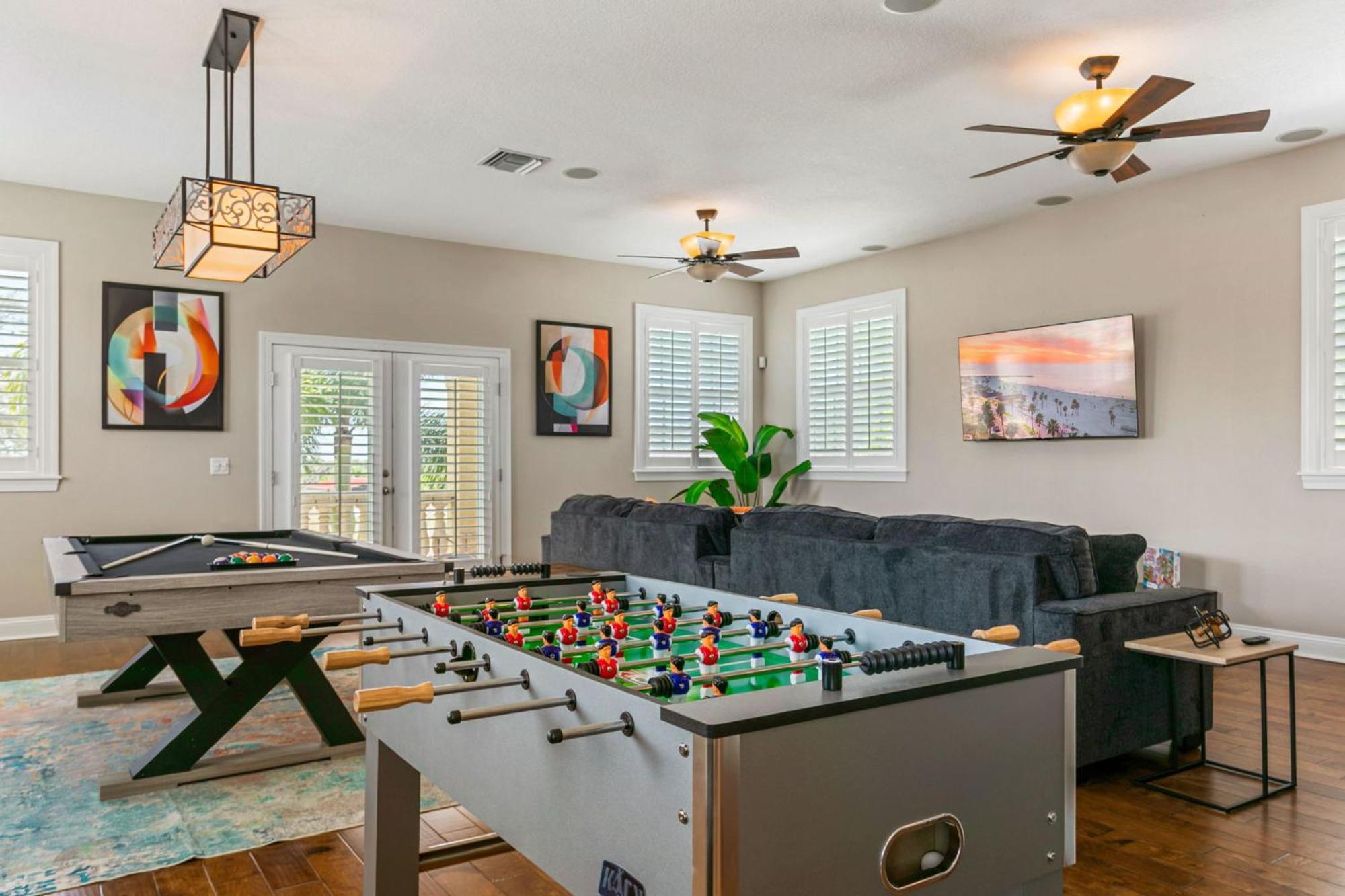 6br Family Escape-pool Sports Courts Game