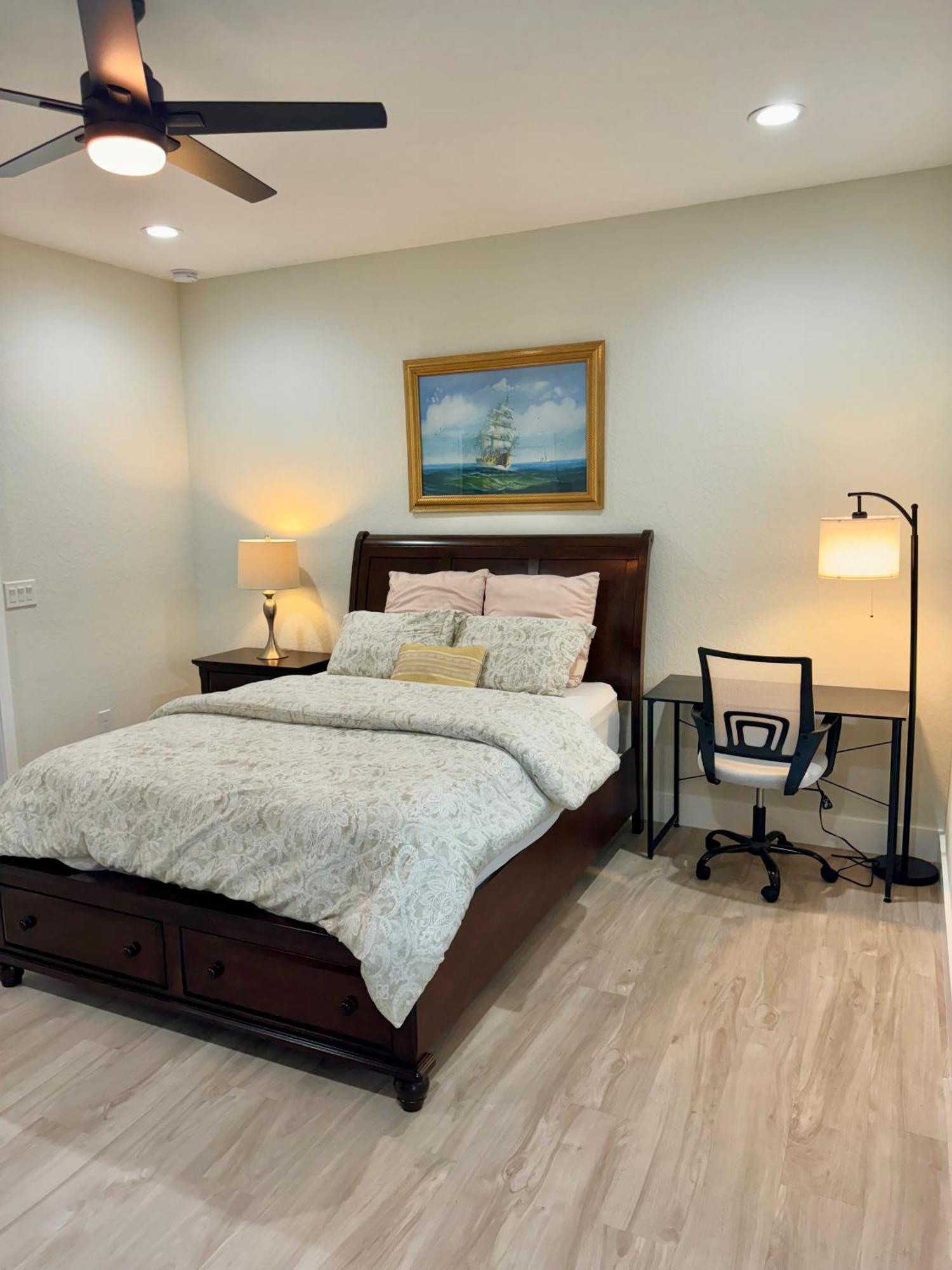 Lounge In Ybor Homestay Tampa