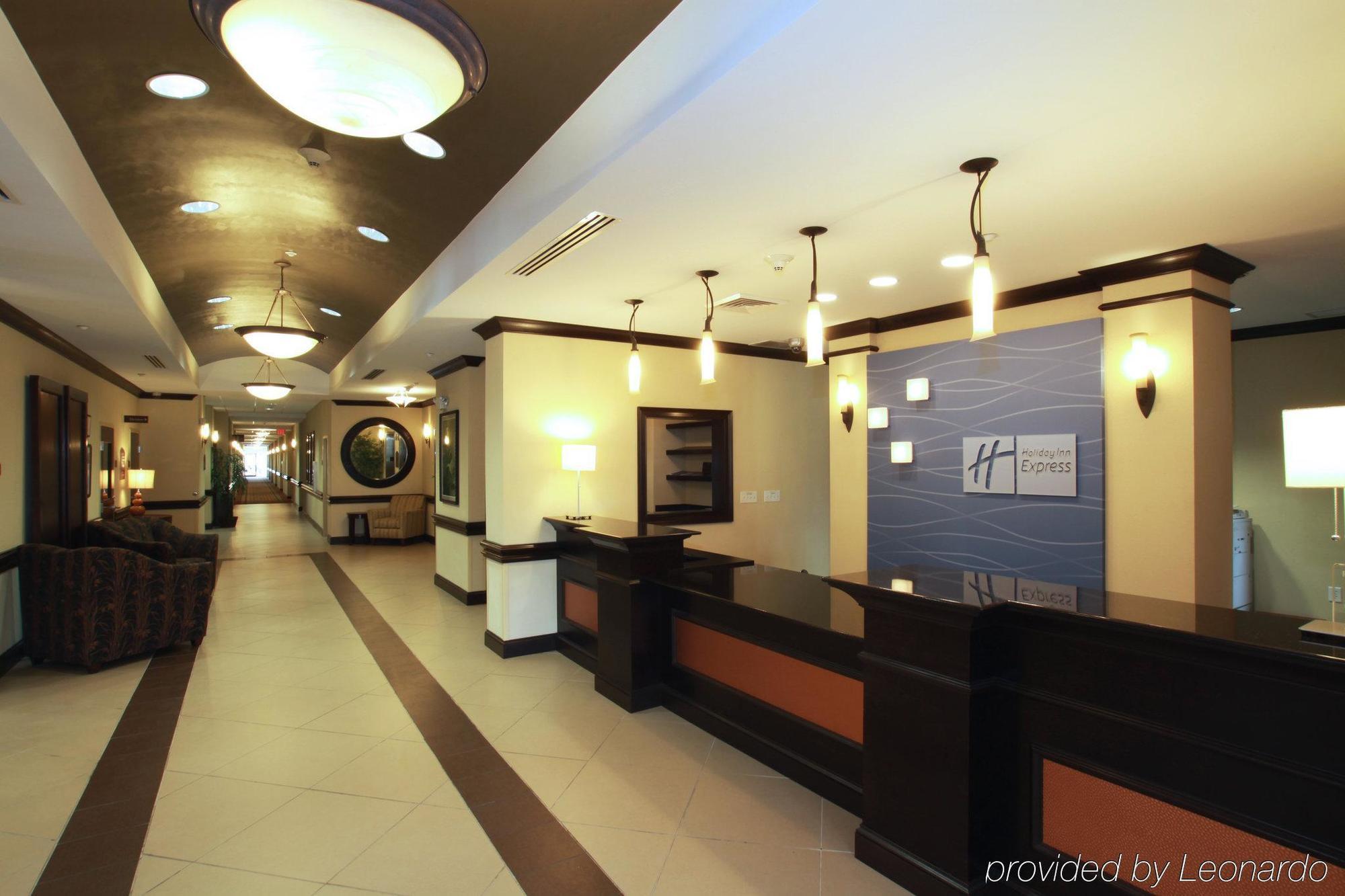 Express & Tampa-usf-busch Gardens By Ihg Hotel