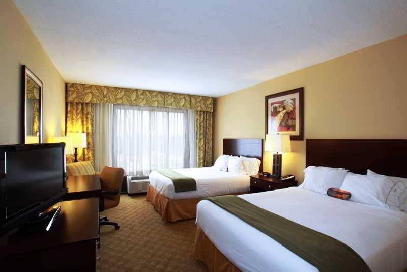 Express & Tampa-usf-busch Gardens By Ihg 2* Tampa