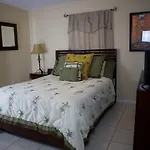 Great Location Near Downtown & Airport