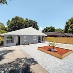 Modern Bayshore Home 50