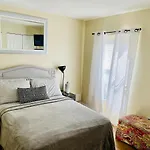 Cozy Pool House Close To All Attractions In Tampa