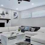 Immaculate & Cozy Entire Heated Pool House