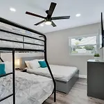 Immaculate & Cozy Entire Heated Pool House