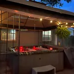 Tropical Casita In Tampa Near Airport And Raymond James Stadium