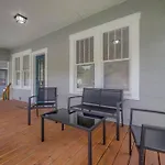 Rustic Bungalow Near Downtown/ Foodie Hotspots
