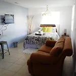 Mi Casa Es Tu Casa, Airport Suites