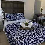 Mi Casa Es Tu Casa, Airport Suites