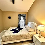 Private Oasis Retreat Heated Pool Hot Tub Beaches