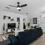 Zebra House - Close 2 All Tampabay Has To Offer