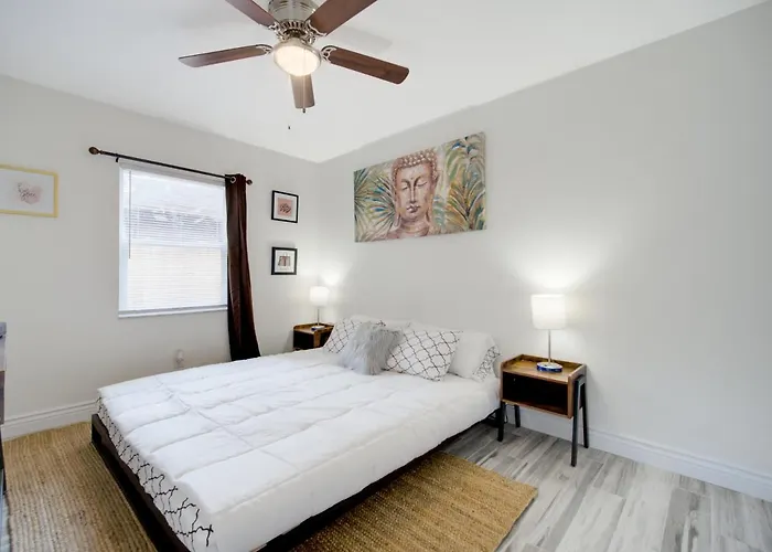 Modern Bayshore Home 50