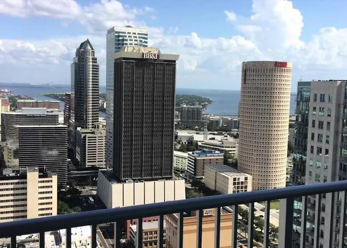 Stunning Apt With Skyline Views High Rise